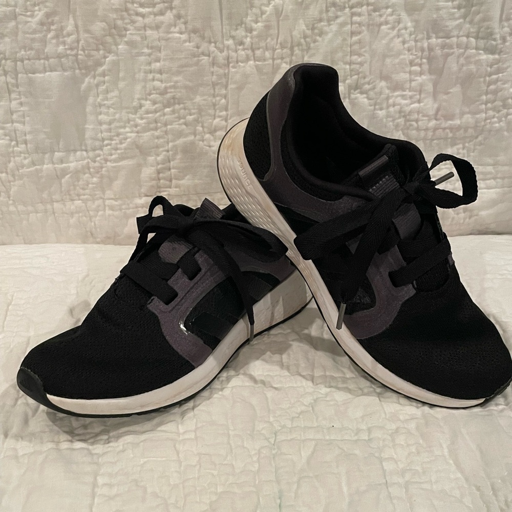 Women’s Adidas Bounce Size 8